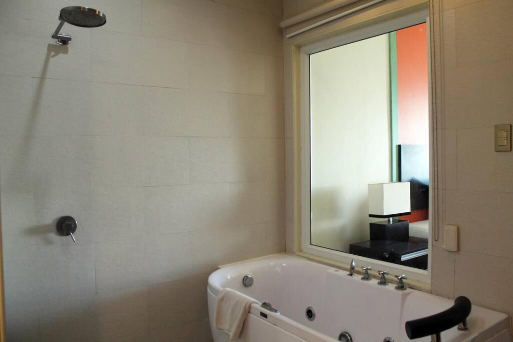 Photo of Bathroom in San Fernando