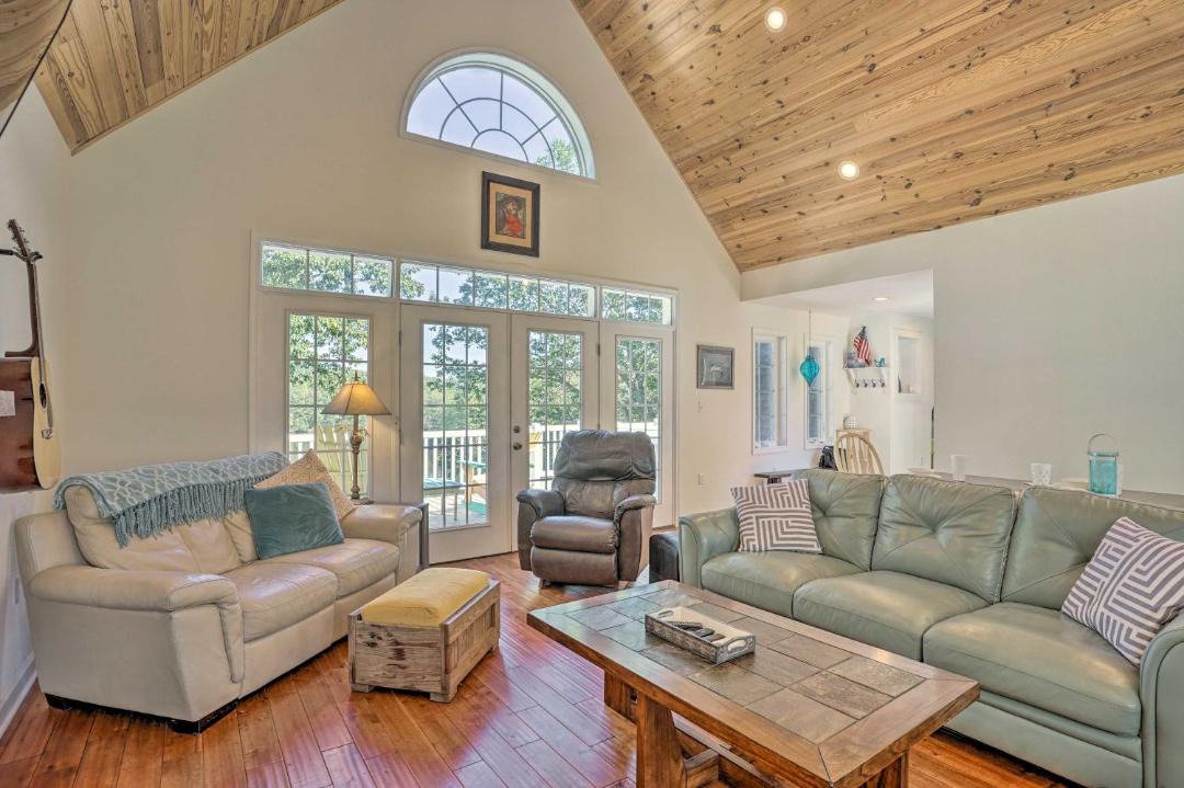 Photo of Livingroom in Edwardsville