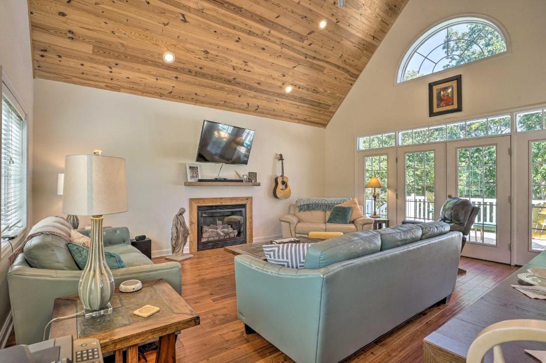Photo of Livingroom in Edwardsville