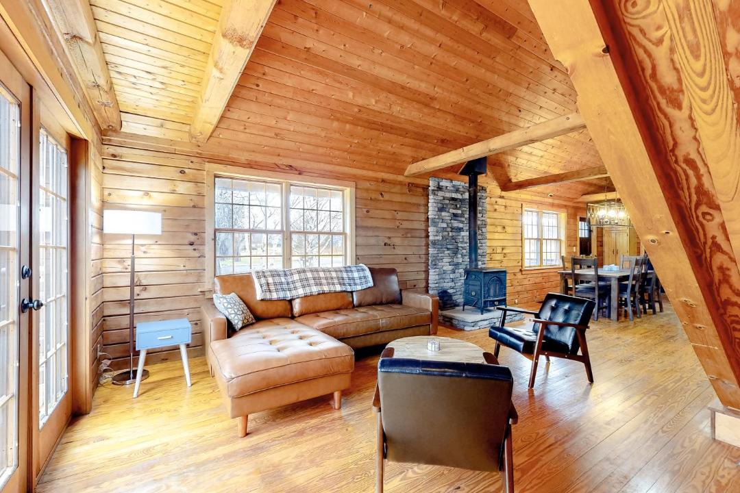 Photo of Livingroom in Town of Torrey