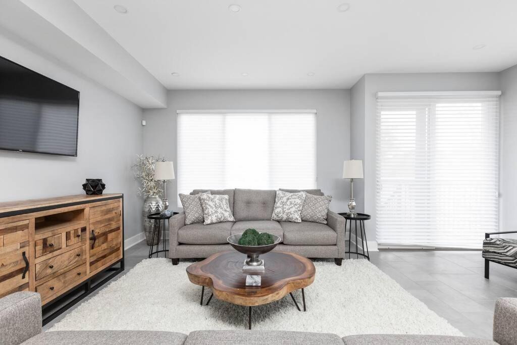 Photo of Livingroom in Fountain Square