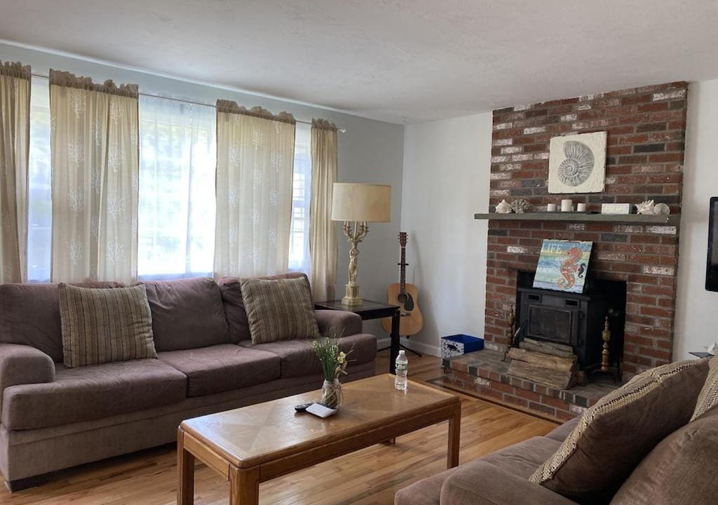 Photo of Livingroom in West Yarmouth