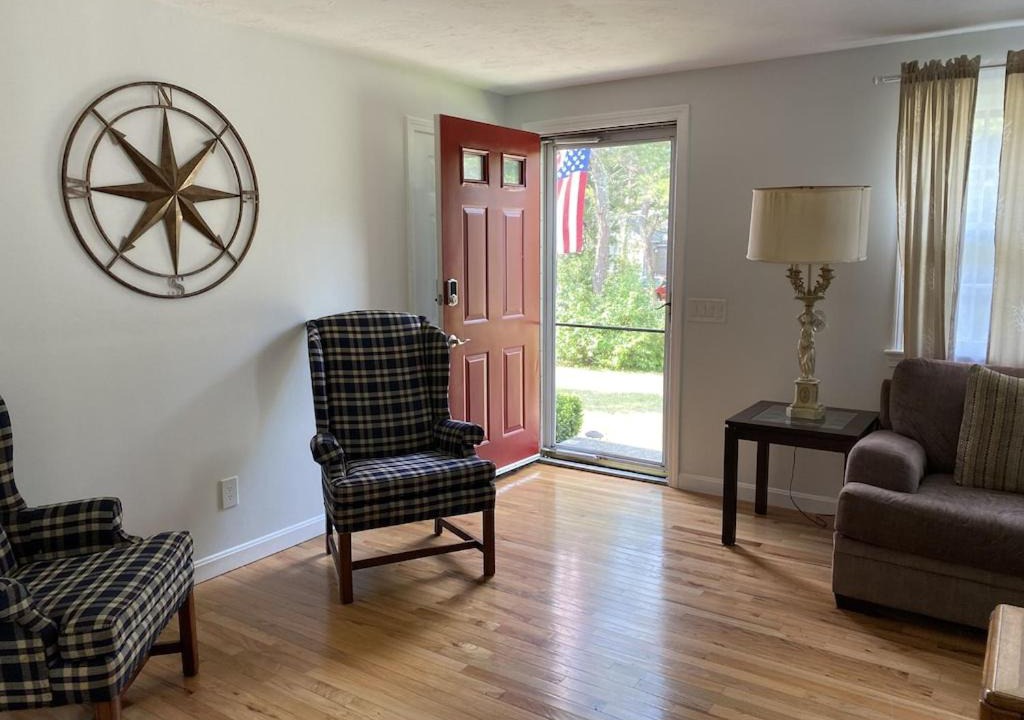 Photo of Livingroom in West Yarmouth