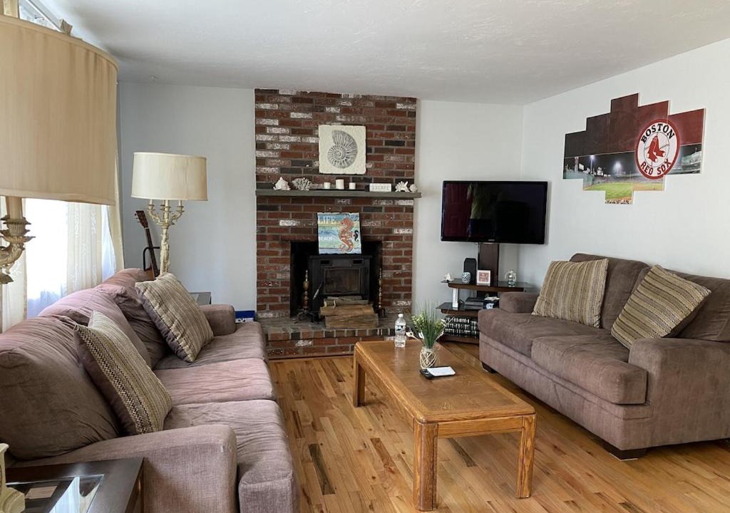 Photo of Livingroom in West Yarmouth