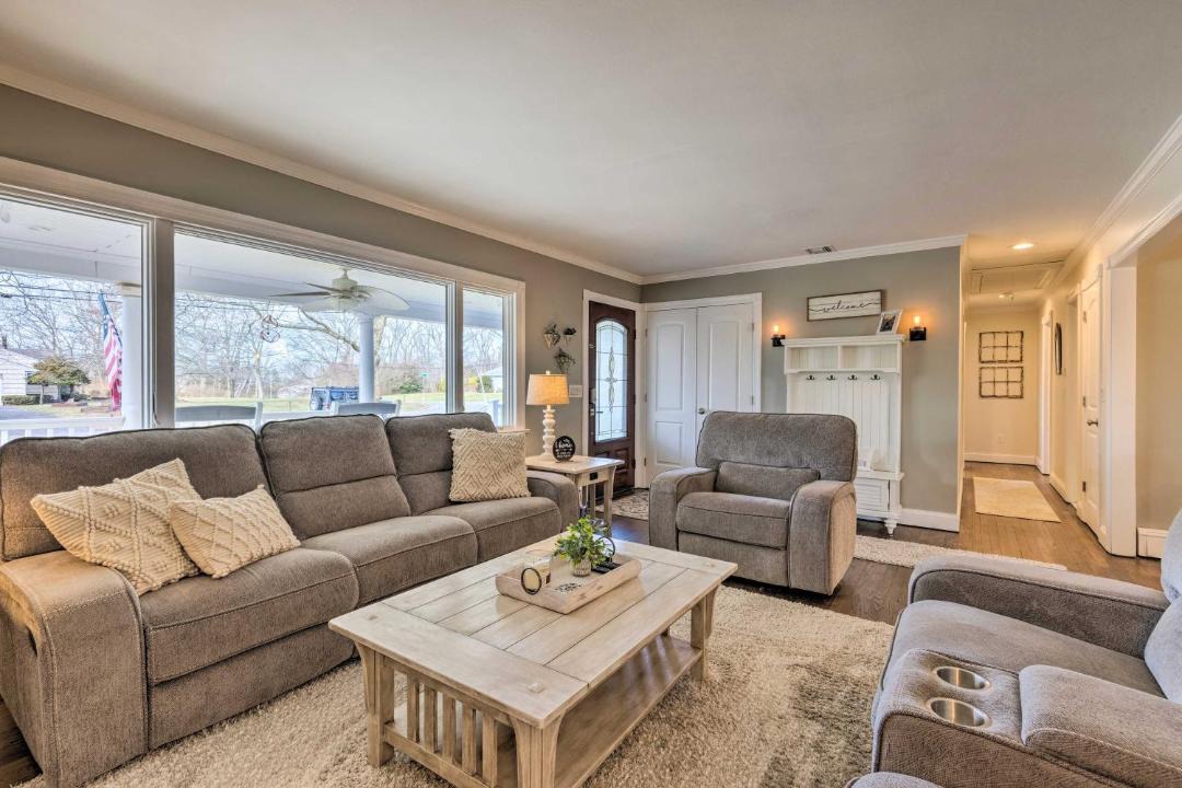Photo of Livingroom in Mattituck