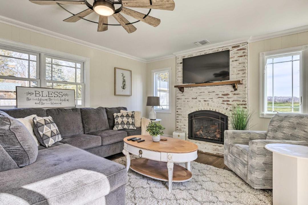 Photo of Livingroom in Mattituck