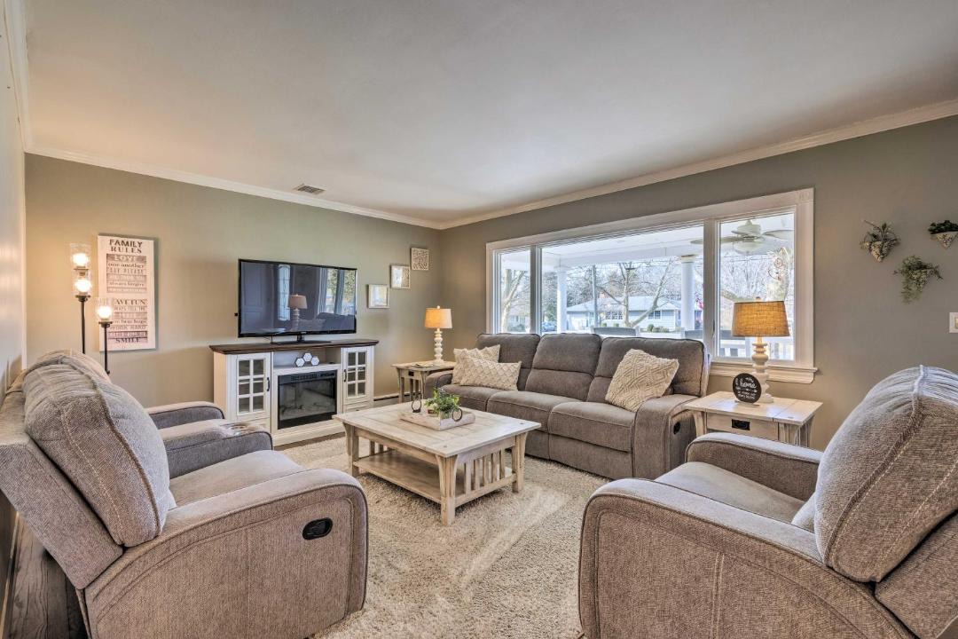 Photo of Livingroom in Mattituck