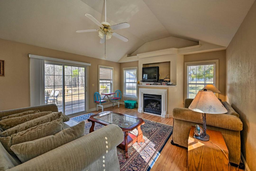 Photo of Livingroom in Piper Gap