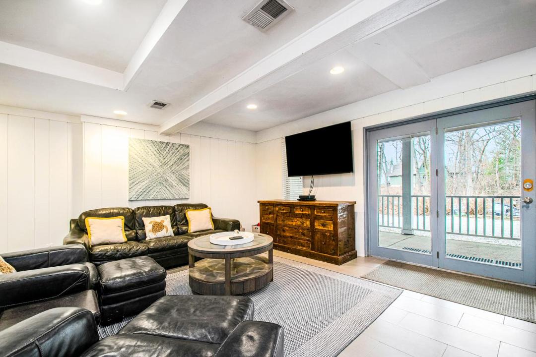 Photo of Livingroom in Grand Beach