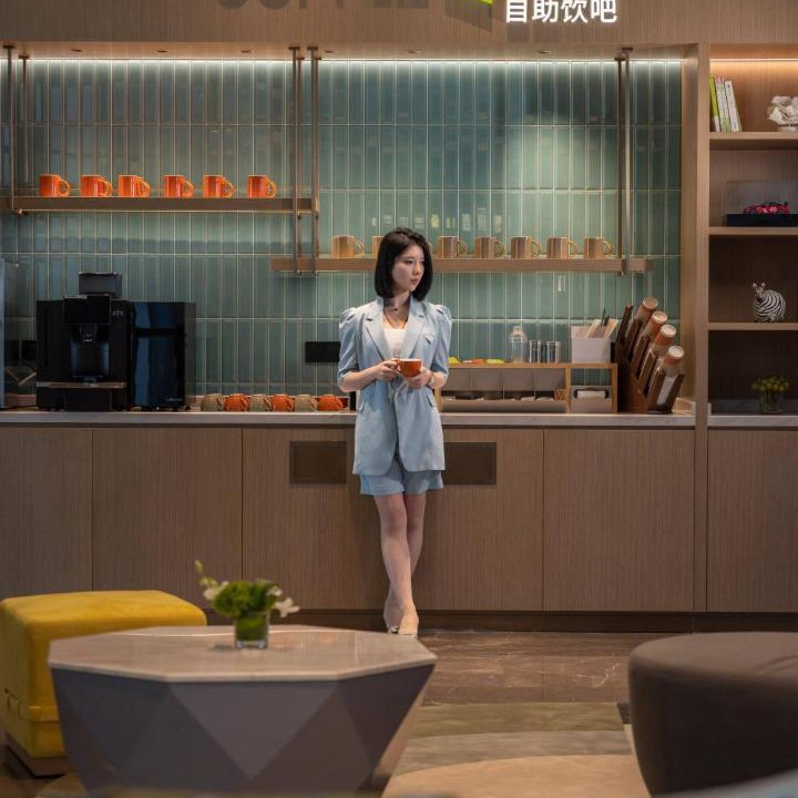 Photo of Human In Picture in Huaxi