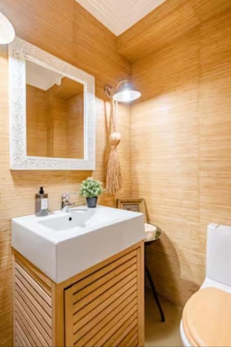 Photo of Bathroom in Linda-a-Velha