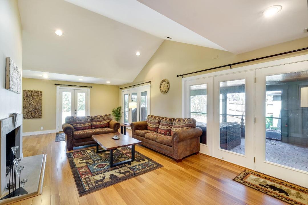Photo of Livingroom in Harrods Creek