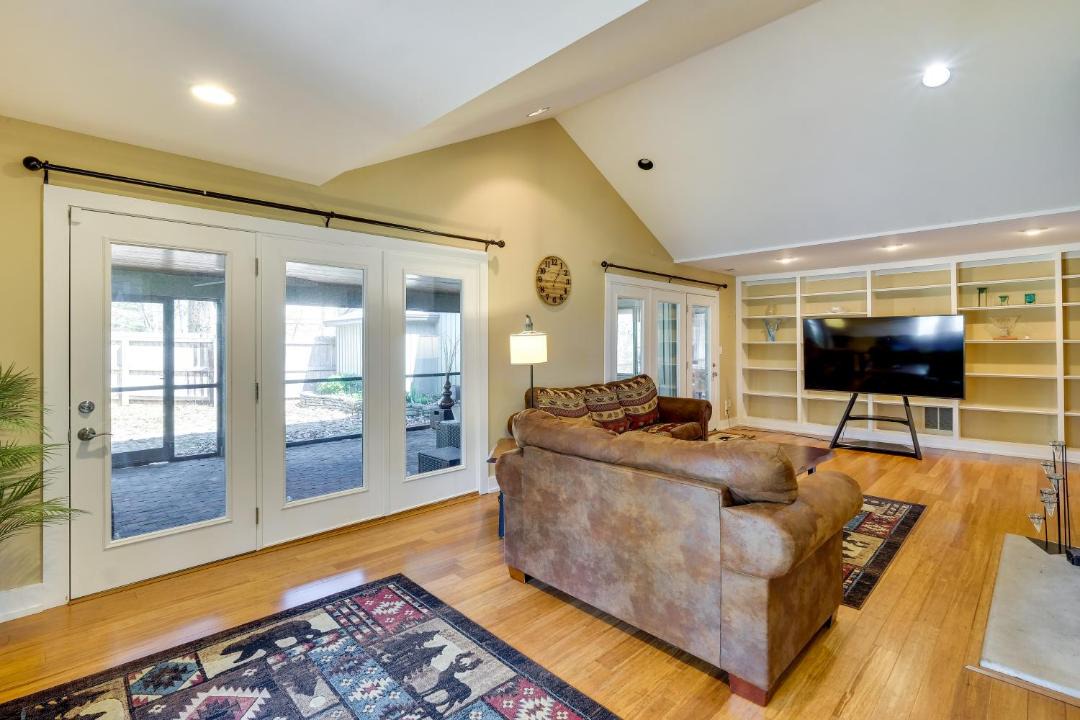 Photo of Livingroom in Harrods Creek