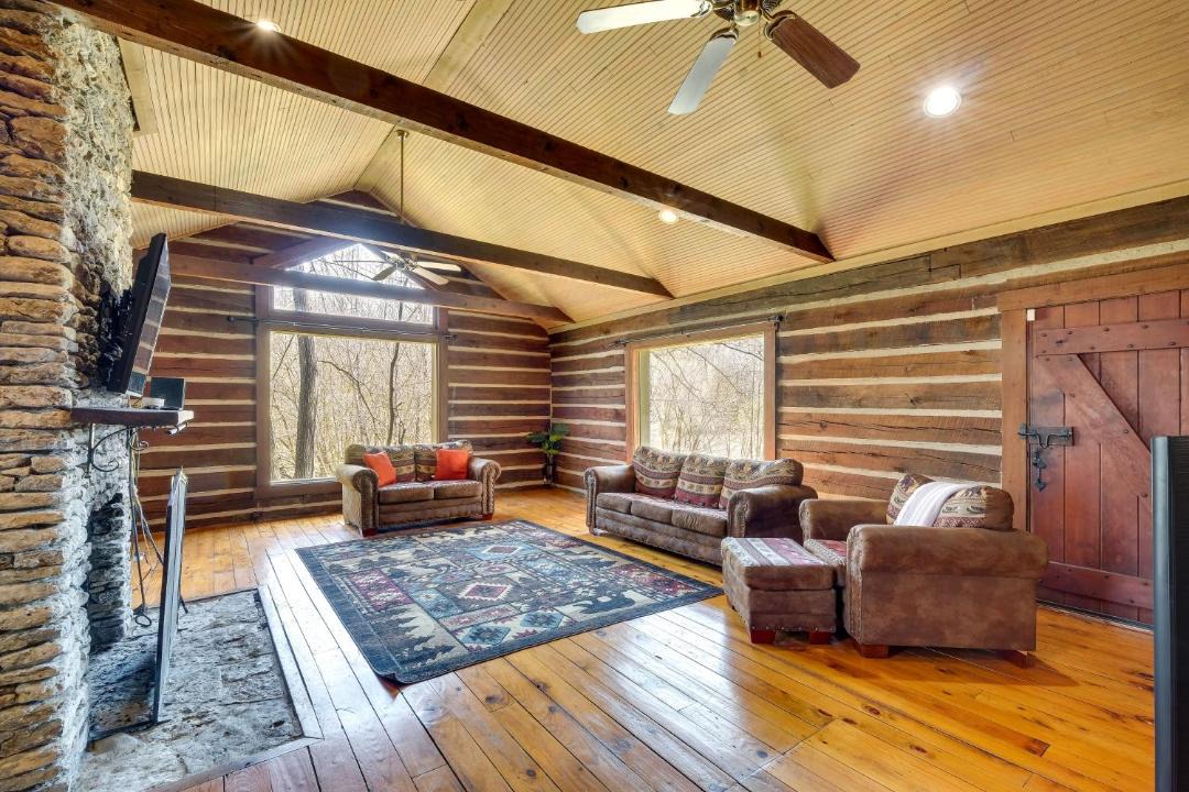 Photo of Livingroom in Harrods Creek