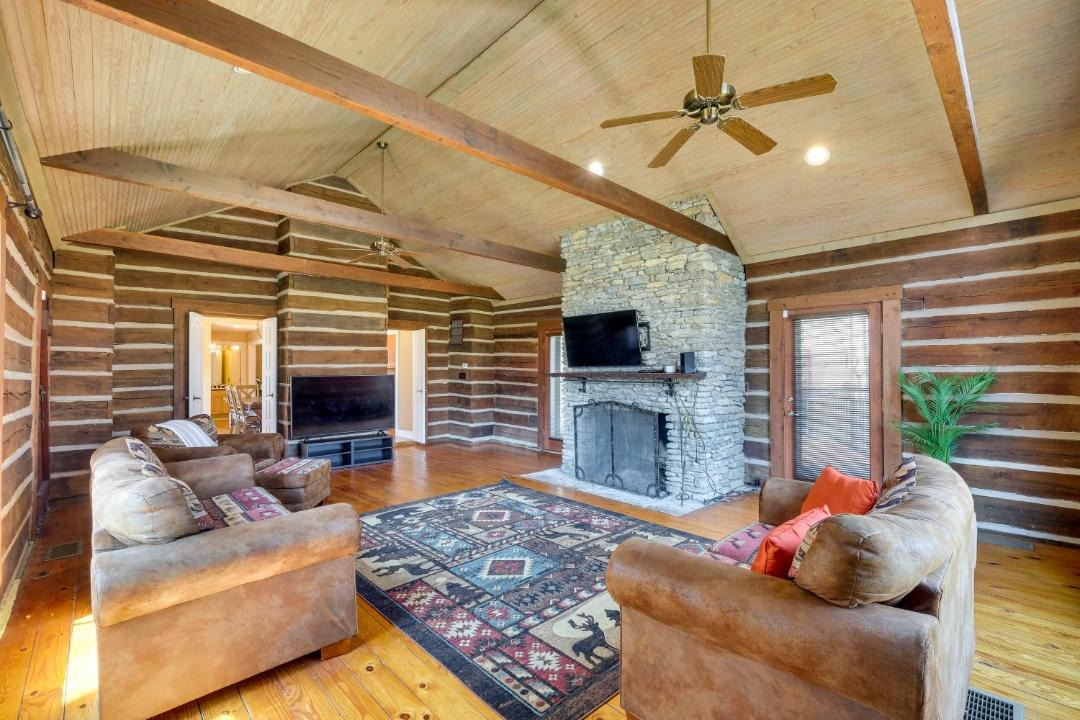 Photo of Livingroom in Harrods Creek