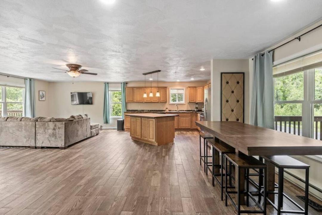 Photo of Livingroom in Lansing
