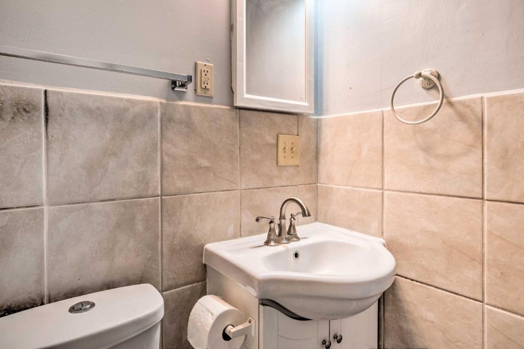 Photo of Bathroom in Speedway
