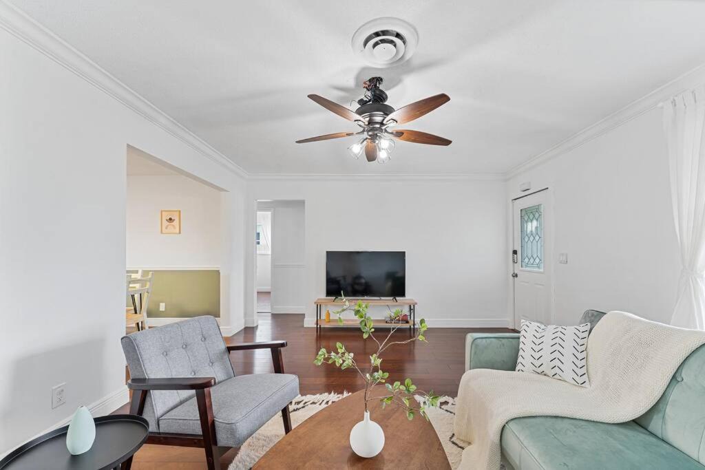 Photo of Livingroom in Hollywood Hills