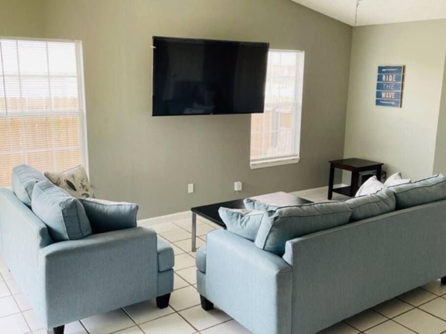 Photo of Livingroom in Biltmore Beach