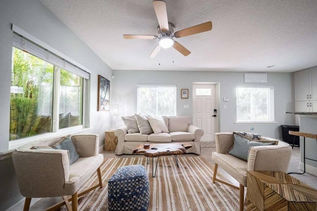 Photo of Livingroom in Crescent Beach