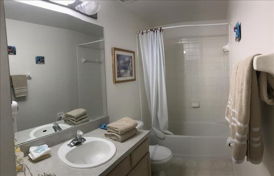 Photo of Bathroom in Thousand Oaks