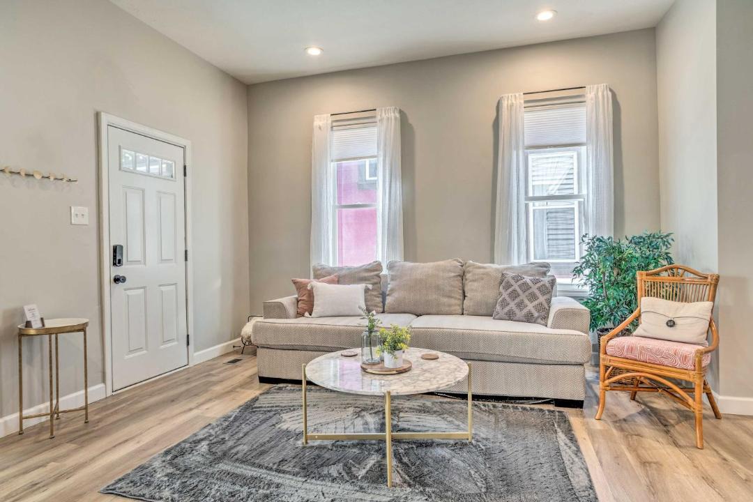 Photo of Livingroom in Near Eastside