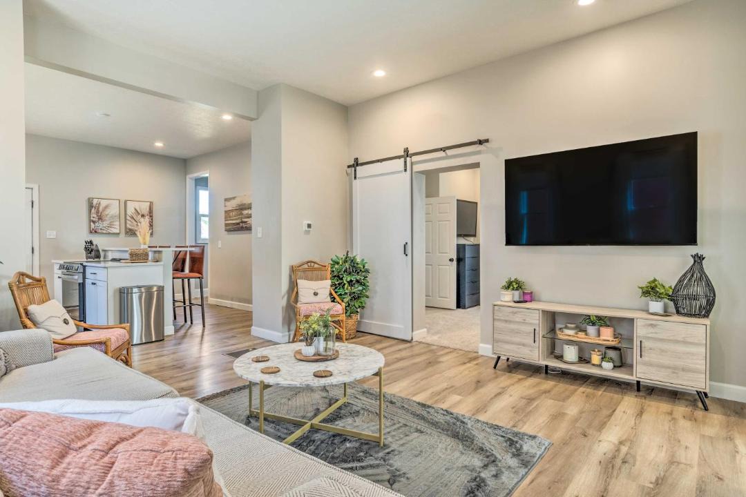 Photo of Livingroom in Near Eastside