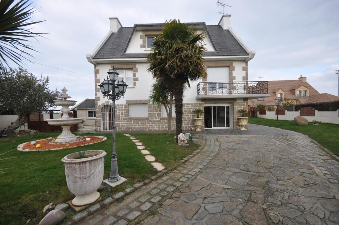 Photo of Buildings in Plerin