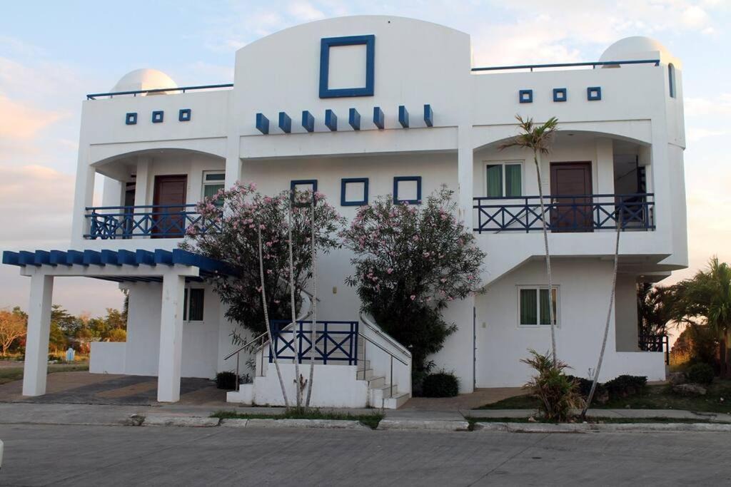 Photo of Buildings in San Fernando