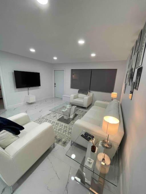 Photo of Livingroom in Hallandale Beach
