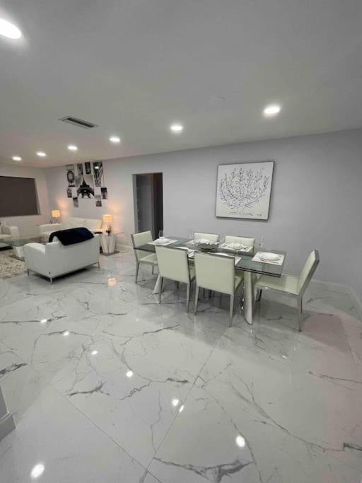 Photo of Livingroom in Hallandale Beach
