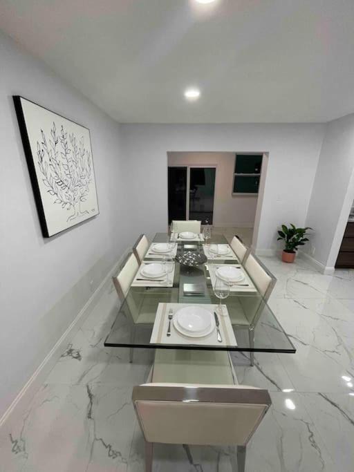 Photo of Livingroom in Hallandale Beach