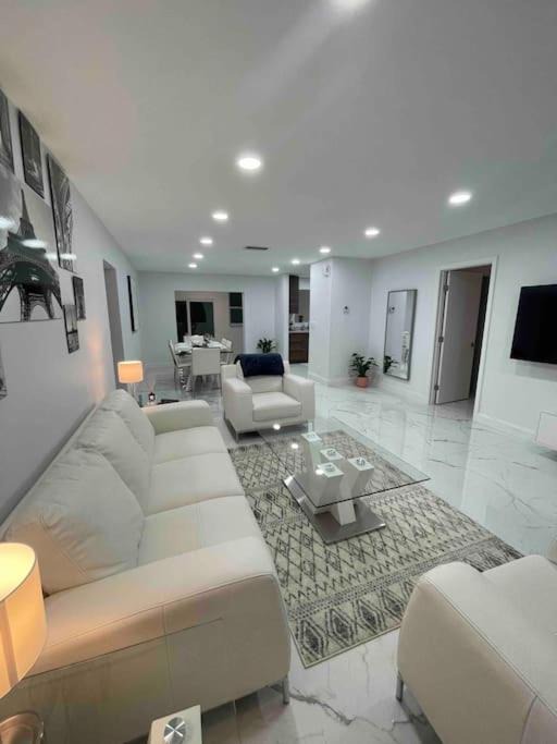 Photo of Livingroom in Hallandale Beach