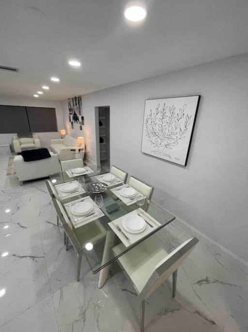 Photo of Livingroom in Hallandale Beach