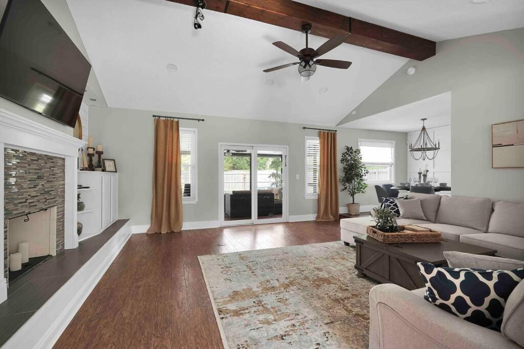 Photo of Livingroom in Lakeside