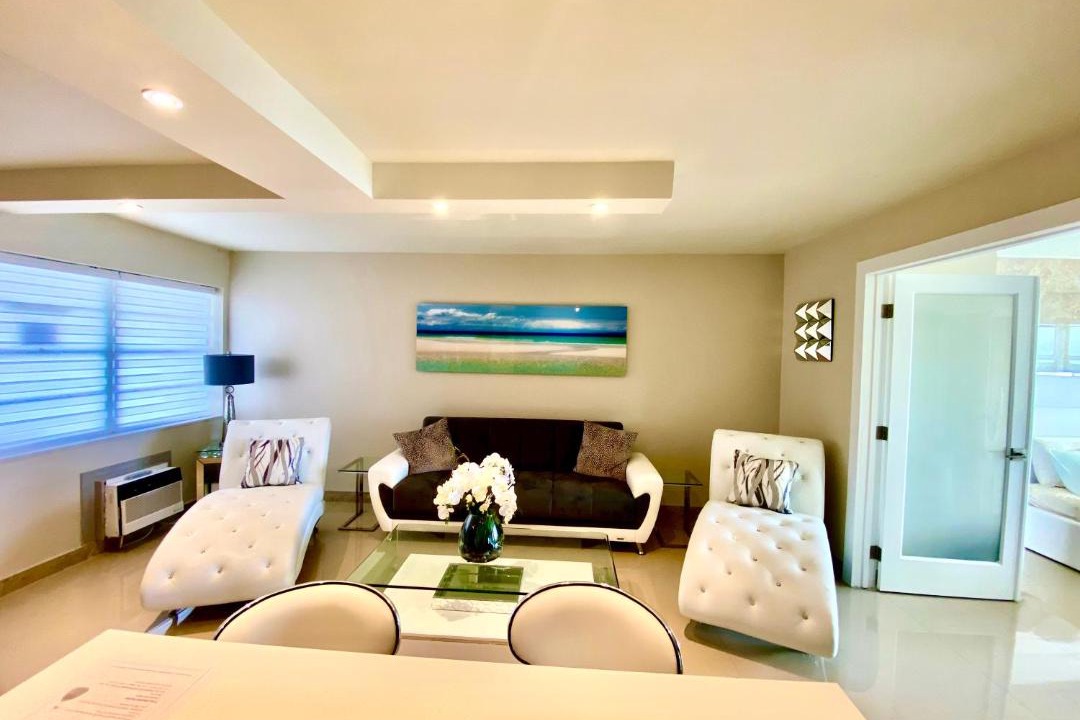 Photo of Livingroom in North Bay Village