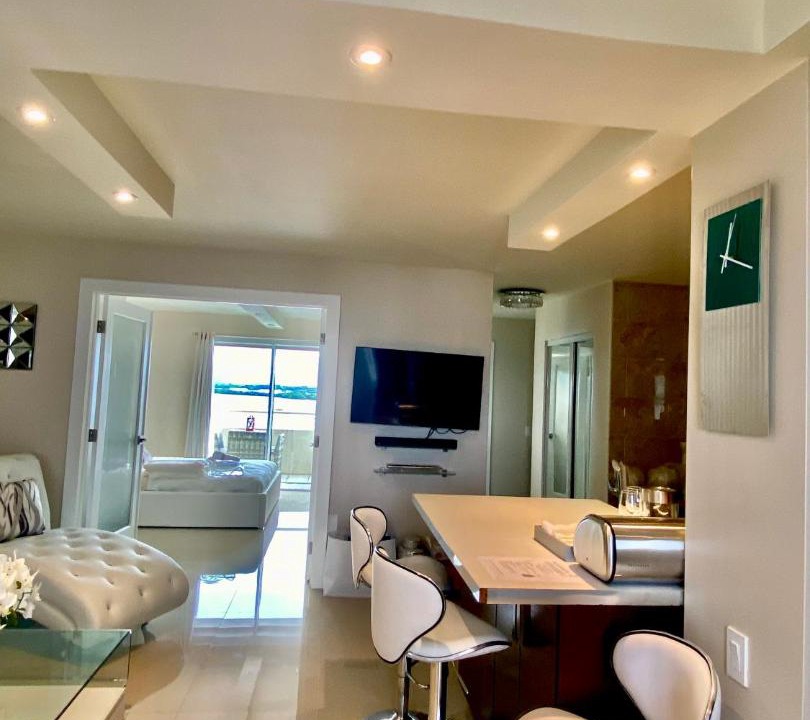 Photo of Livingroom in North Bay Village