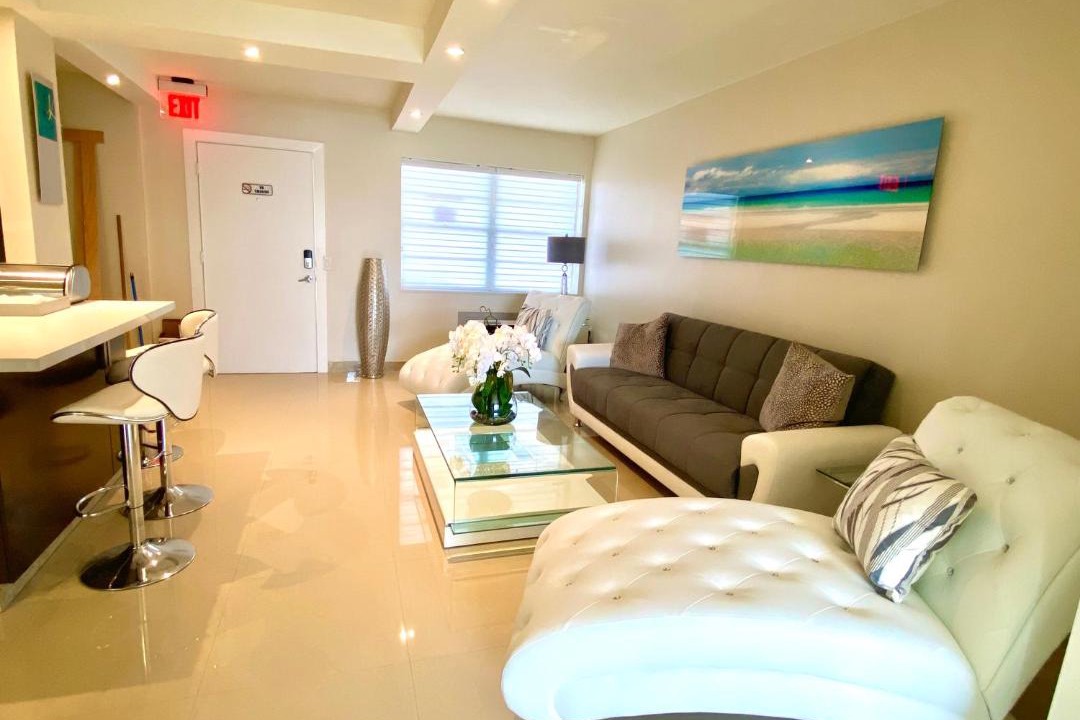 Photo of Livingroom in North Bay Village