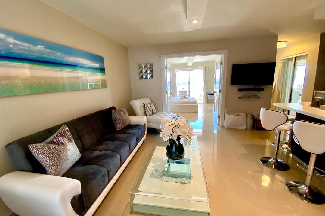 Photo of Livingroom in North Bay Village