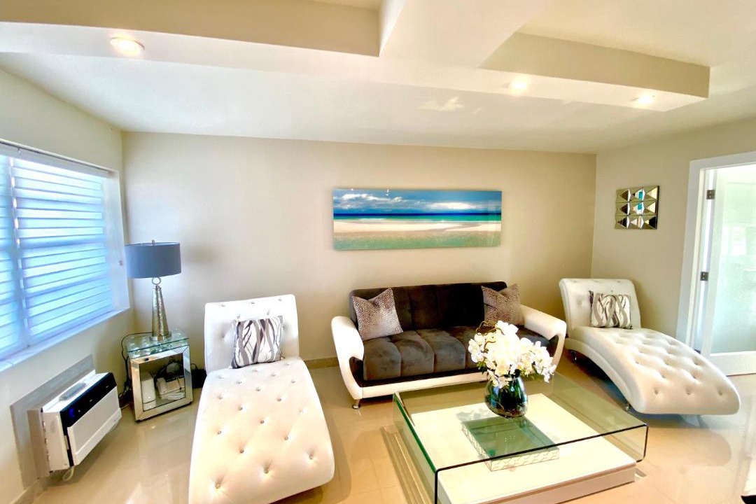Photo of Livingroom in North Bay Village