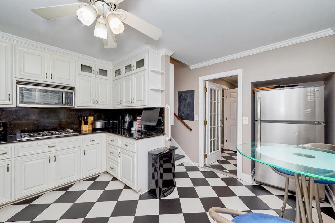 Photo of Kitchen in Coliseum Central