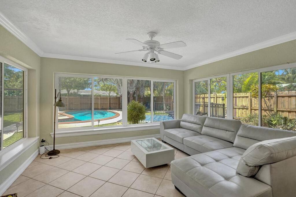 Photo of Livingroom in Deerfield Beach