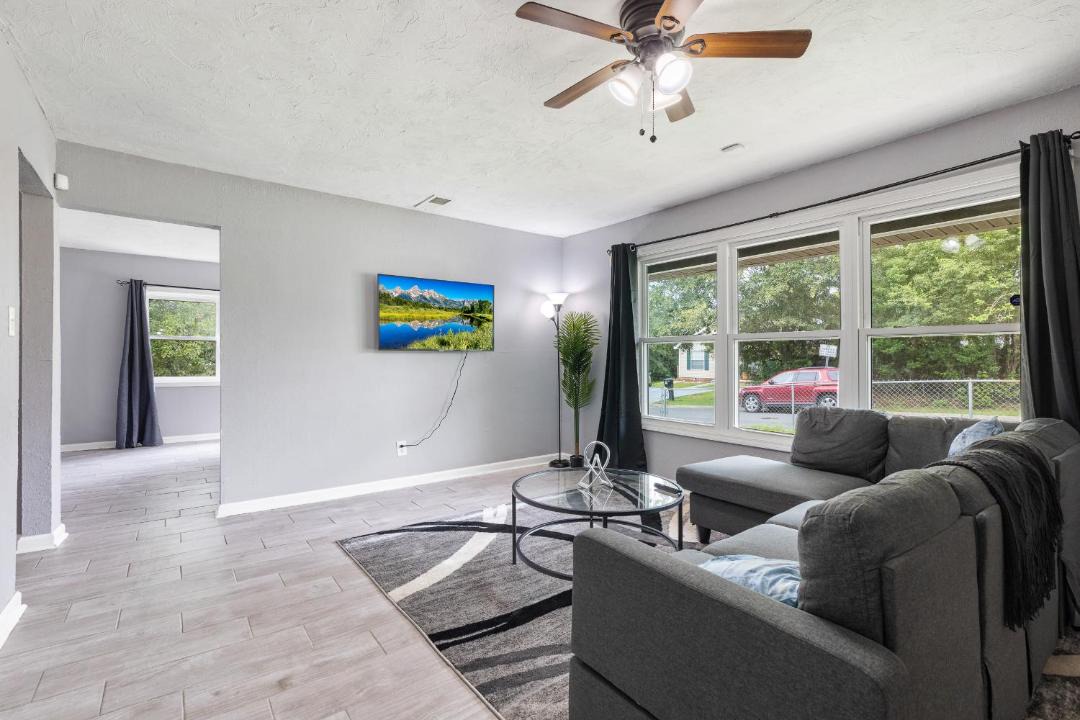 Photo of Livingroom in Tallahassee