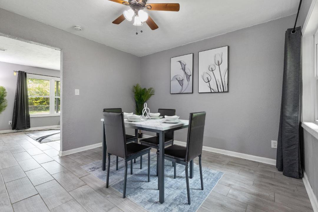 Photo of Livingroom in Tallahassee