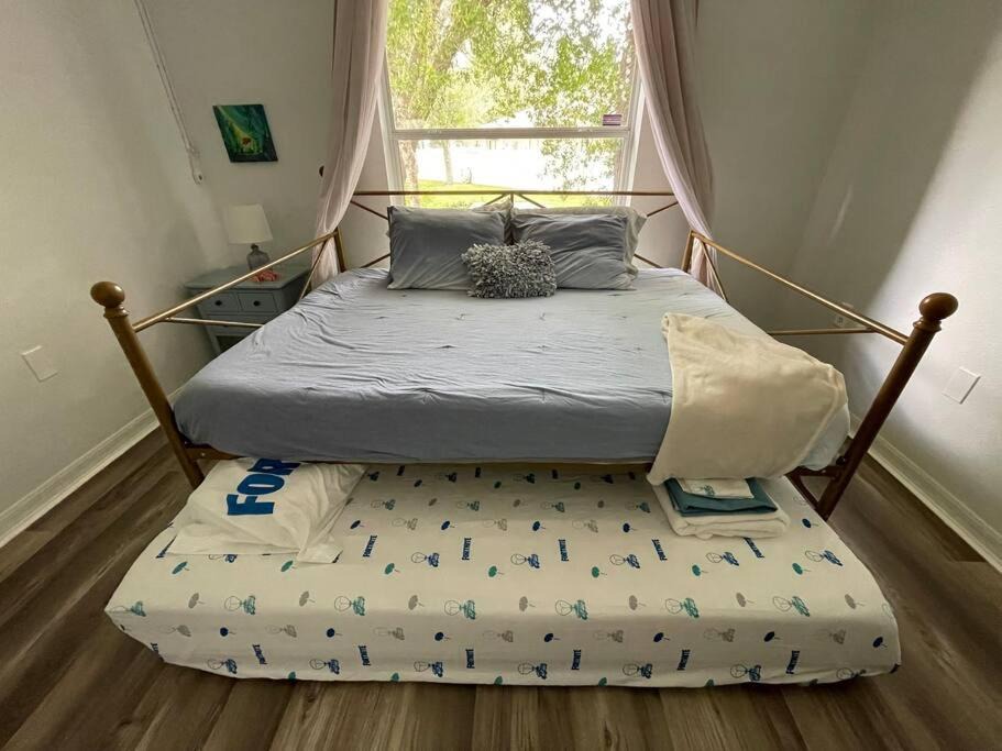 Photo of Bedroom in Berkeley Manor