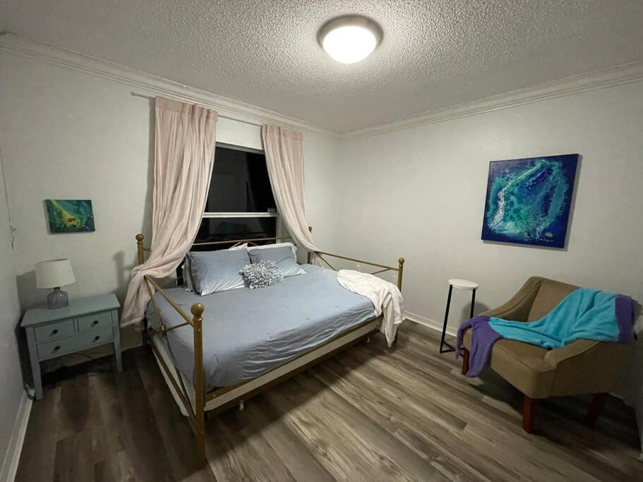 Photo of Bedroom in Berkeley Manor