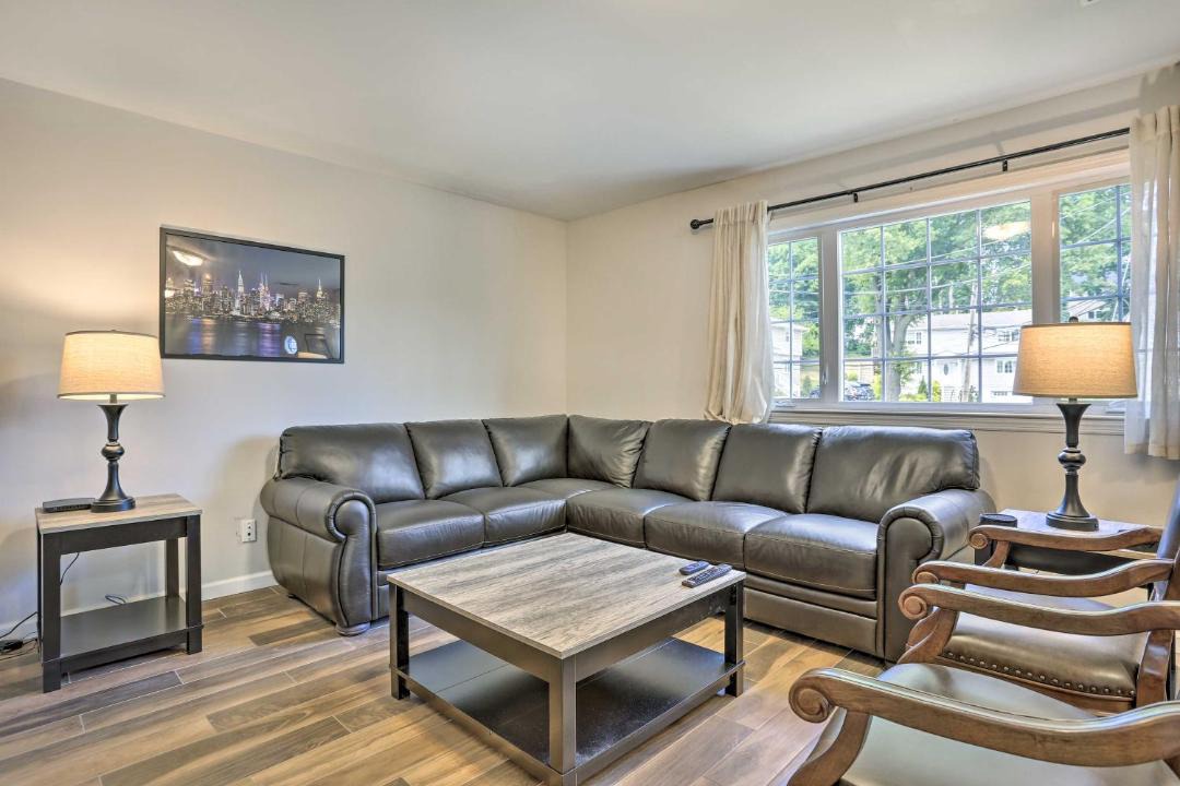 Photo of Livingroom in Glen Cove