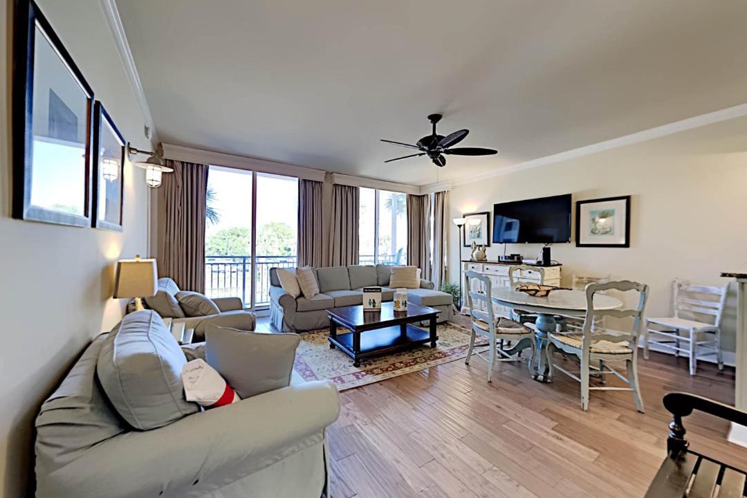 Photo of Livingroom in Gulf Place