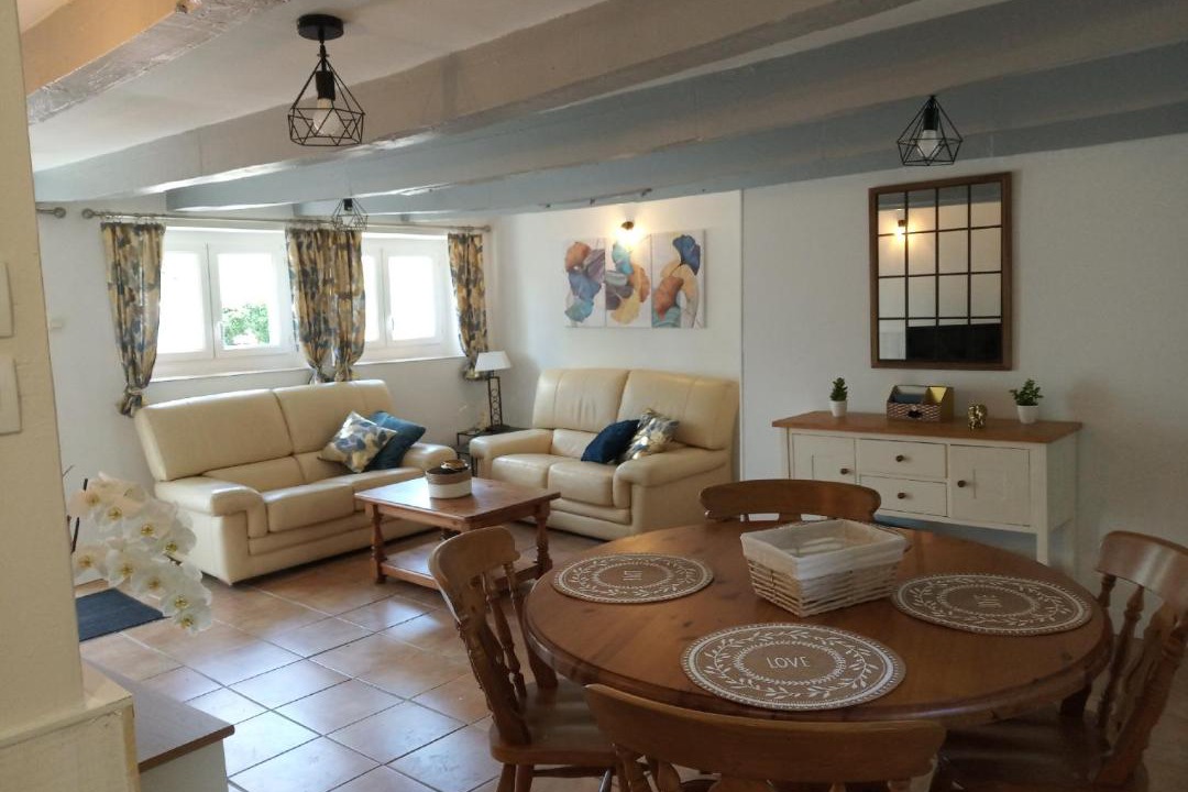 Photo of Livingroom in Saint-Nicolas des Eaux