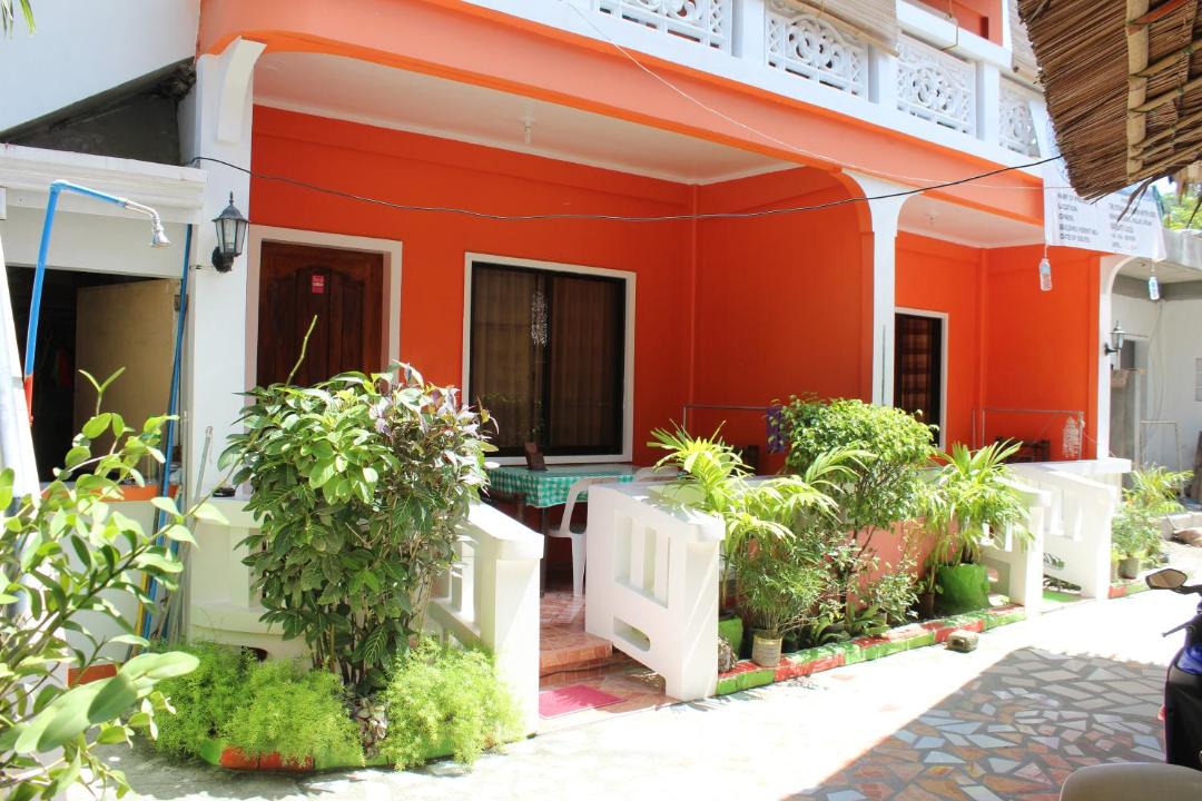Photo of Buildings in Manoc-Manoc
